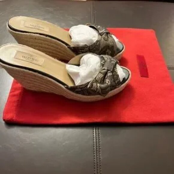 Authentic Valentino Garavani lace overlay espadrille wedges. Size EU 40. - Picture 3 of 6